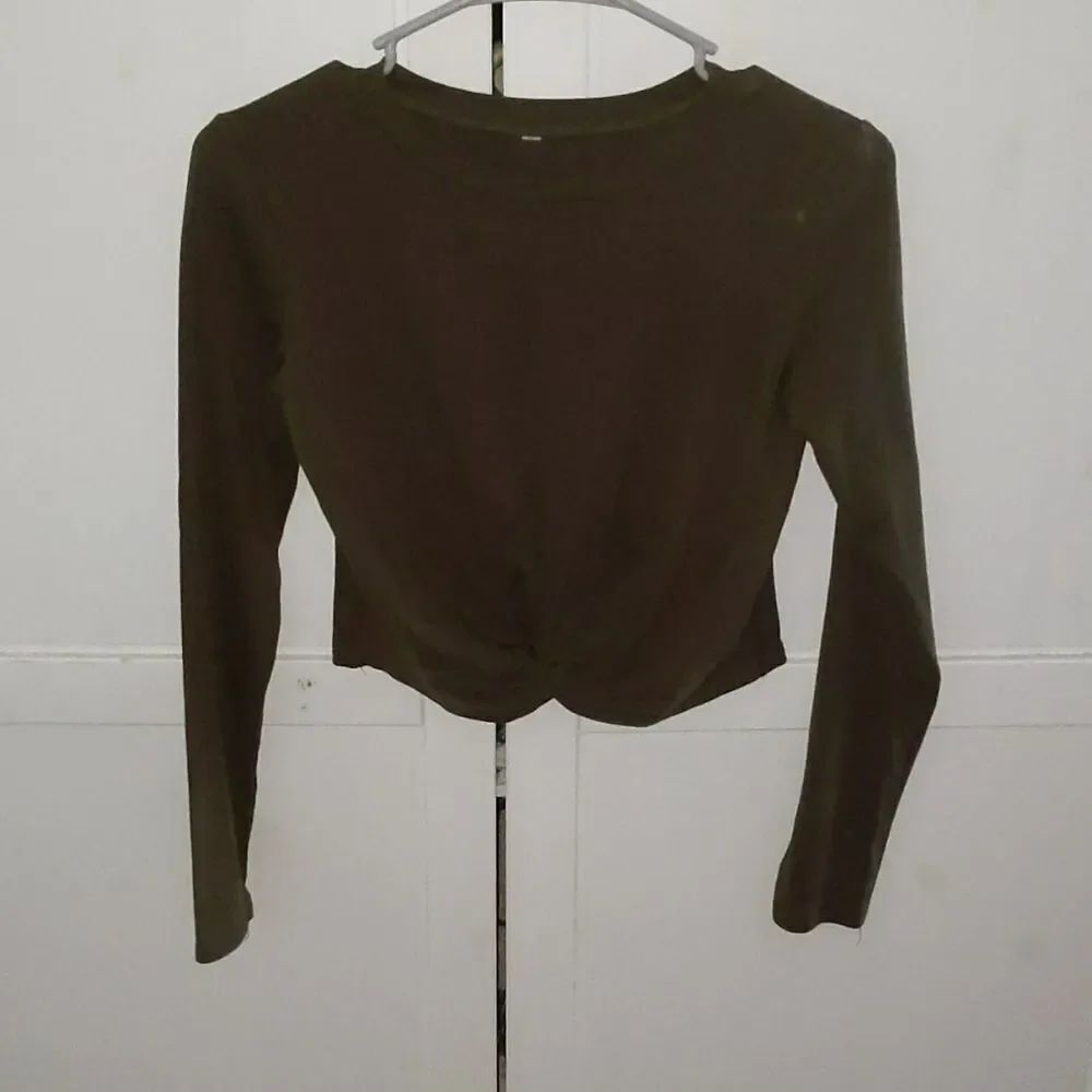 Army green long sleeve crop top Sz L